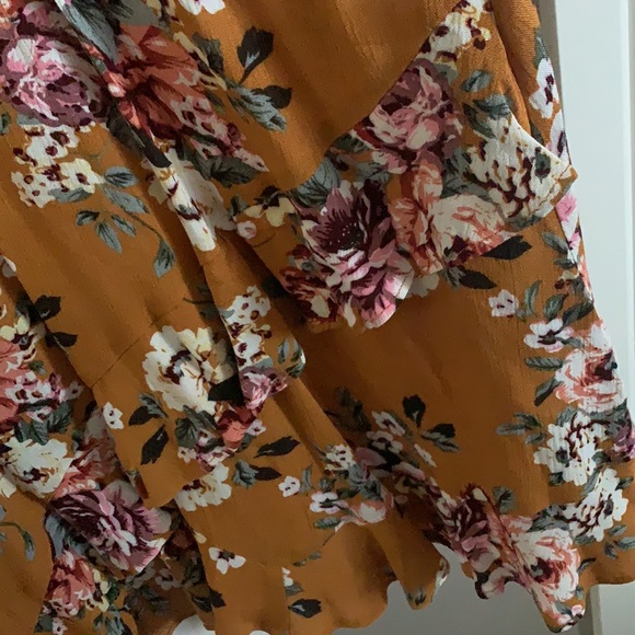 Flowy sleeveless blouse - Picture 2 of 3